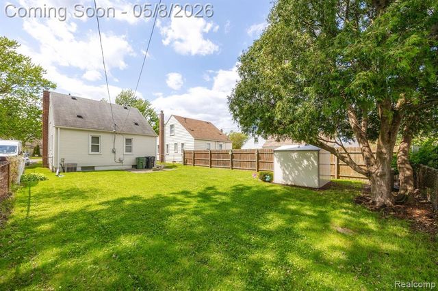 6785 Pelham Road, Allen Park, MI 48101