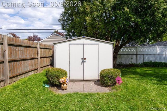 6785 Pelham Road, Allen Park, MI 48101