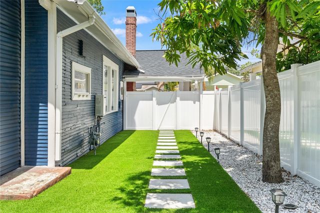 324 W HAYA STREET, Tampa, FL 33603