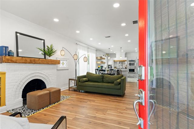 324 W HAYA STREET, Tampa, FL 33603