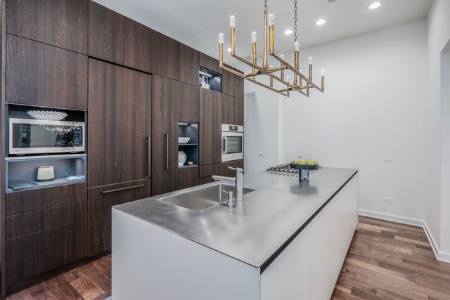 22 E Elm Street PH, Chicago, IL 60611