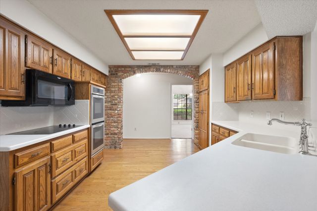 4003 Manorwood Court, Arlington, TX 76016