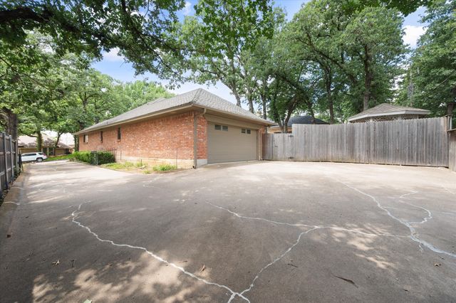 4003 Manorwood Court, Arlington, TX 76016