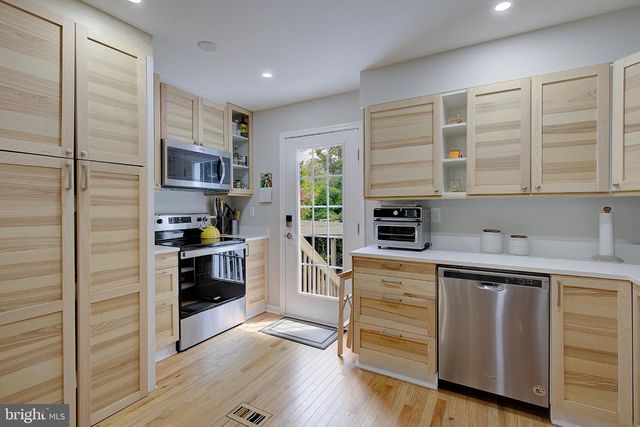8203 ROANOKE AVE, Takoma Park, MD 20912