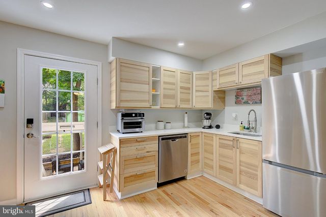 8203 ROANOKE AVE, Takoma Park, MD 20912