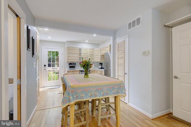 8203 ROANOKE AVE, Takoma Park, MD 20912