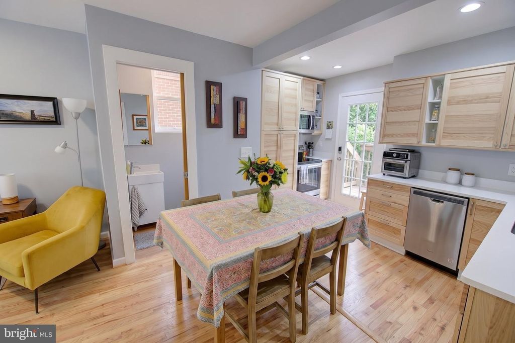 8203 ROANOKE AVE, Takoma Park, MD 20912