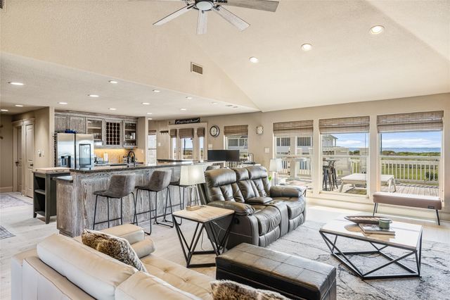 804 Sombrero Drive, Crystal Beach, TX 77650
