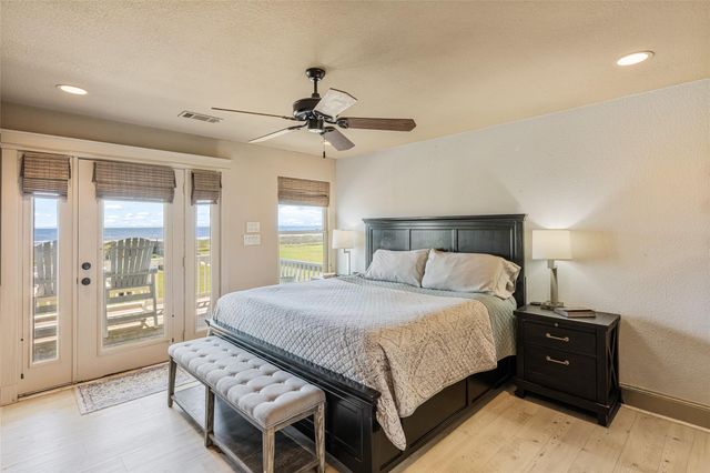804 Sombrero Drive, Crystal Beach, TX 77650