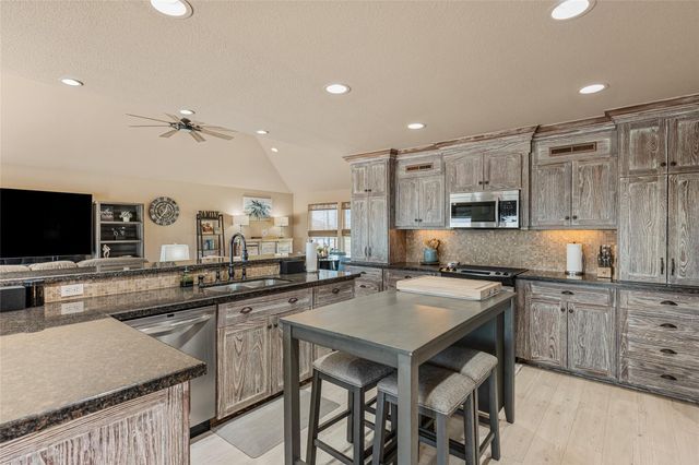 804 Sombrero Drive, Crystal Beach, TX 77650