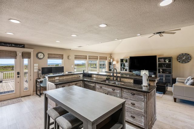 804 Sombrero Drive, Crystal Beach, TX 77650