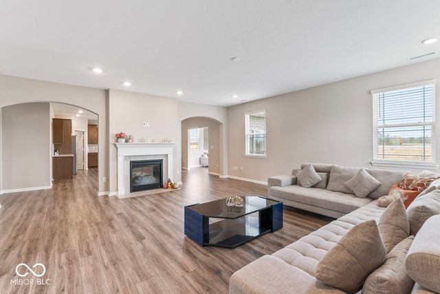 6400 Flag Stop Drive, Whitestown, IN 46075