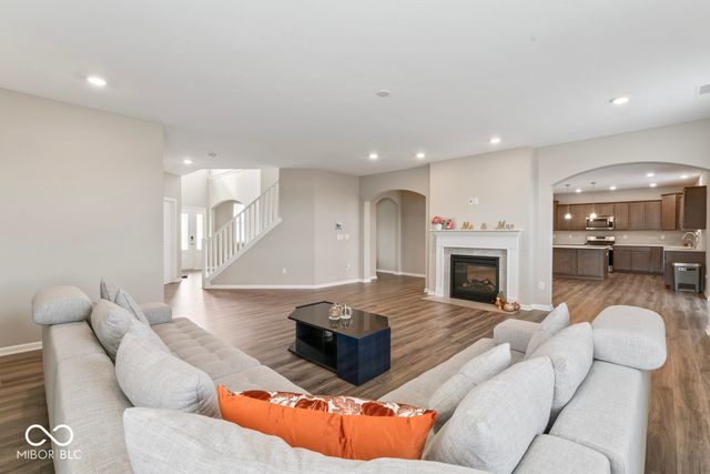 6400 Flag Stop Drive, Whitestown, IN 46075