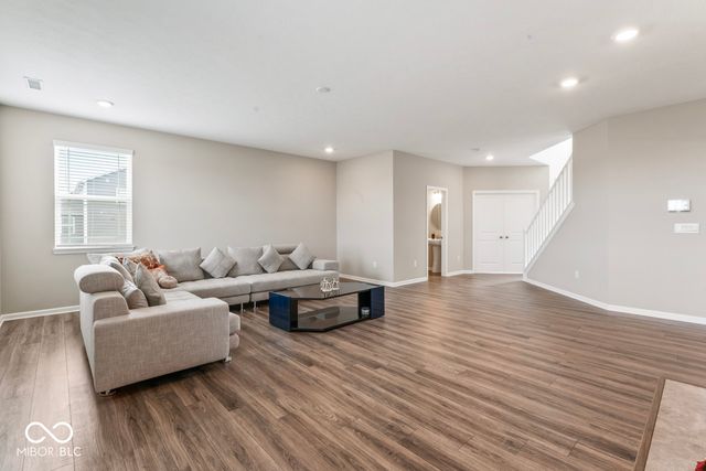 6400 Flag Stop Drive, Whitestown, IN 46075