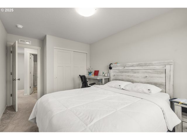2066 Se TEAL Ave, Gresham, OR 97080