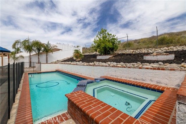 30189 Longhorn Drive, Canyon Lake, CA 92587