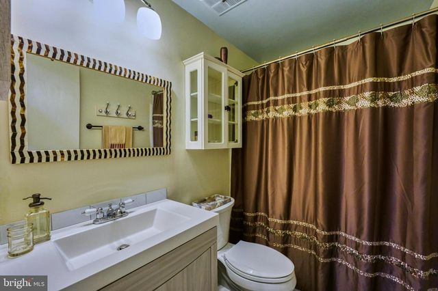24 HUNTLEY CT, Sterling, VA 20165