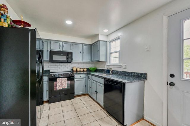 24 HUNTLEY CT, Sterling, VA 20165