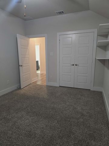 126 Creekside Drive, Sanger, TX 76266