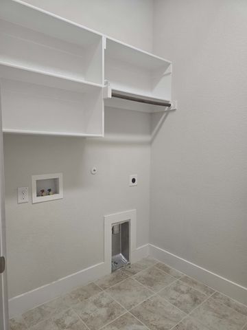 126 Creekside Drive, Sanger, TX 76266