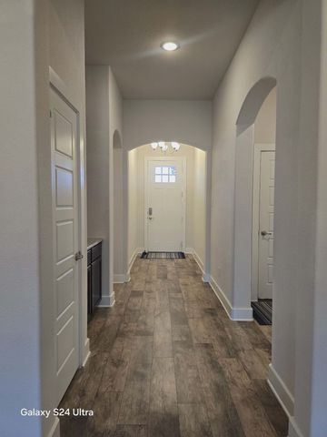 126 Creekside Drive, Sanger, TX 76266