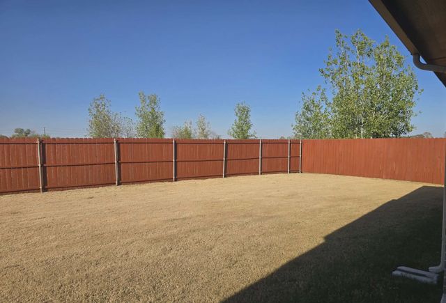 126 Creekside Drive, Sanger, TX 76266