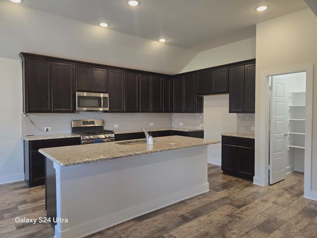 126 Creekside Drive, Sanger, TX 76266