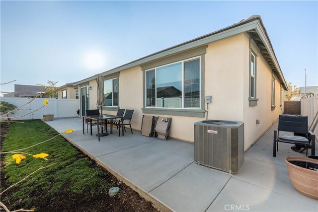 565 Hudson Way, Rialto, CA 92377