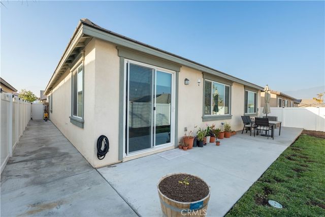 565 Hudson Way, Rialto, CA 92377