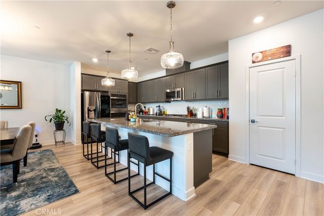 565 Hudson Way, Rialto, CA 92377