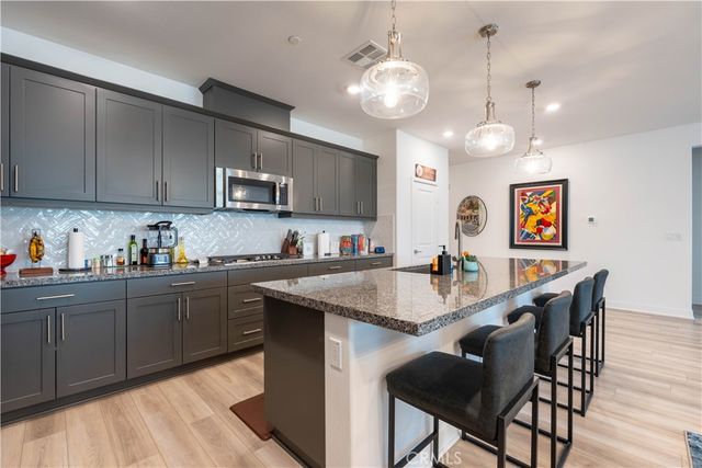 565 Hudson Way, Rialto, CA 92377