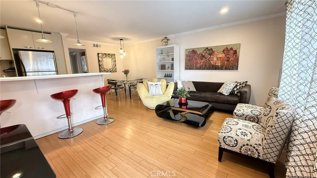 957 S Gramercy 203, Los Angeles, CA 90019 — photo 2