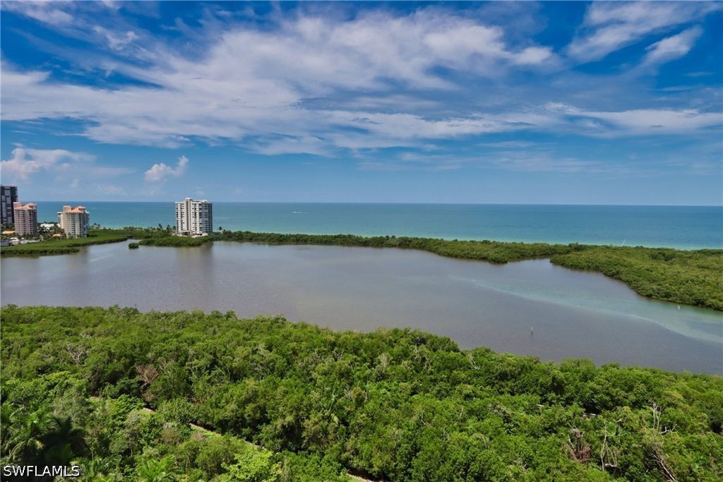 5550 Heron Point DR 2004, Naples, FL 34108