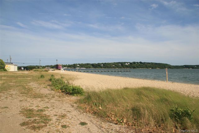 306 6th Street, Greenport, NY 11944
