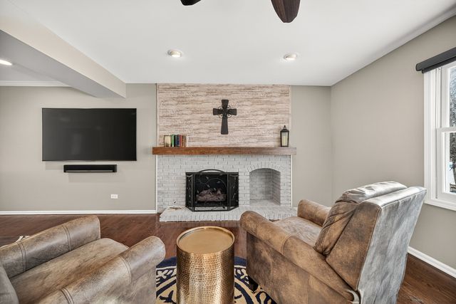 1205 Briergate Drive, Naperville, IL 60563