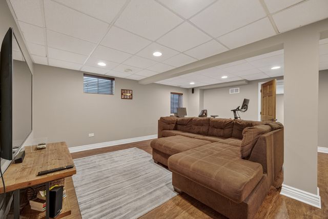 1205 Briergate Drive, Naperville, IL 60563