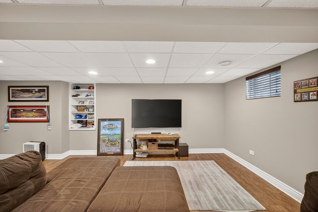 1205 Briergate Drive, Naperville, IL 60563