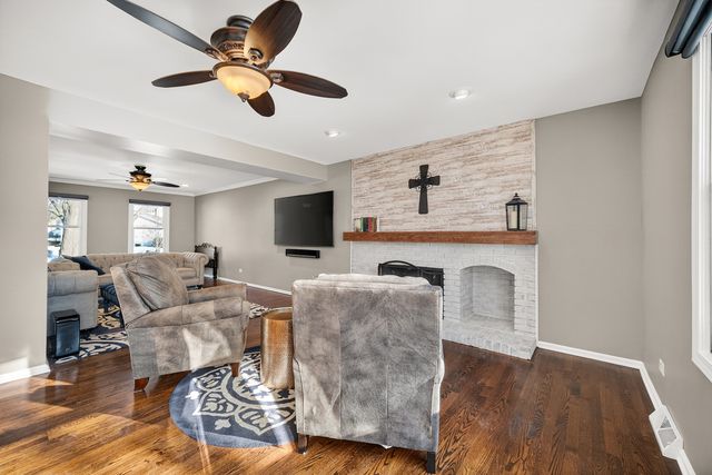 1205 Briergate Drive, Naperville, IL 60563