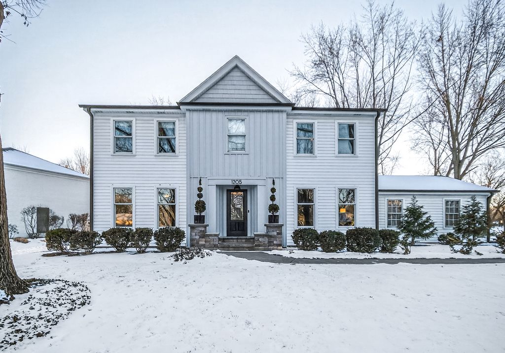 1205 Briergate Drive, Naperville, IL 60563