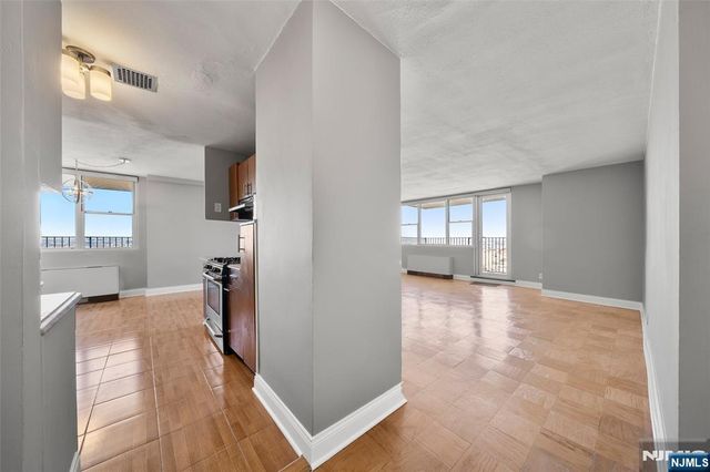 6040 Boulevard East 34J, West New York, NJ 07093