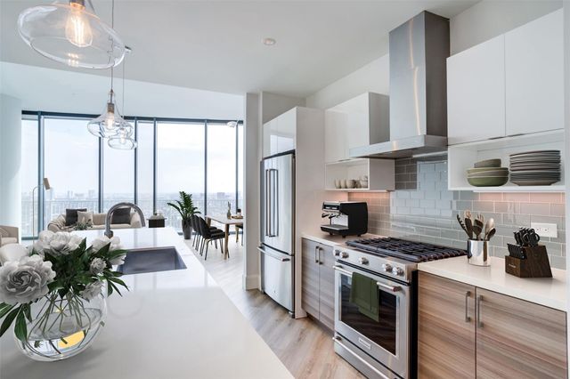 3333 Lake Street 12E, Houston, TX 77098