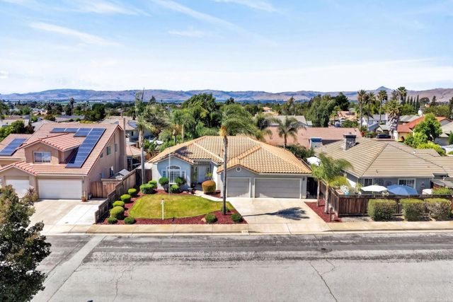 1480 Mesquite Drive, Hollister, CA 95023