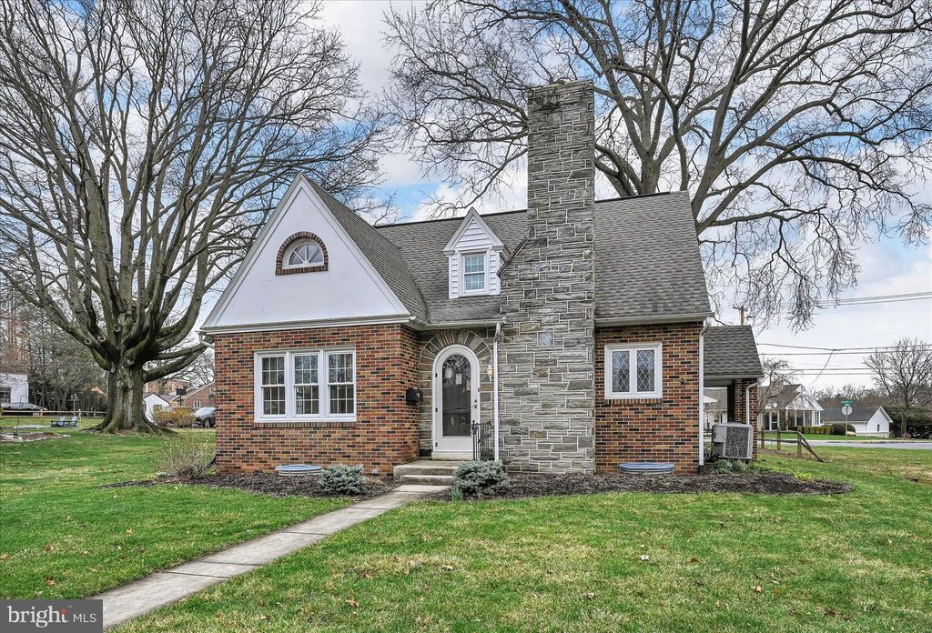 105 MARTIN AVE, Ephrata, PA 17522