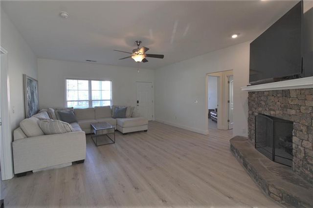 28 Frances SW Way, Cartersville, GA 30120