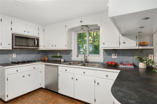 15 Charles Street, Barrington, RI 02806