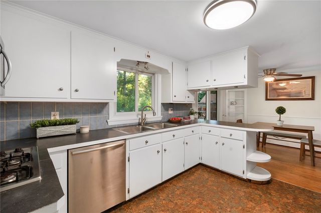 15 Charles Street, Barrington, RI 02806
