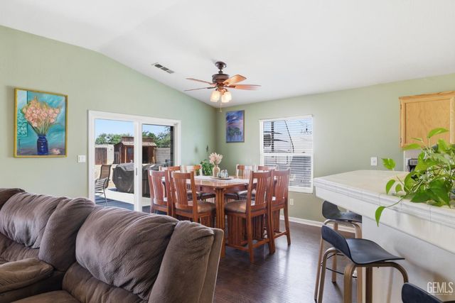 8203 Premier Avenue, Bakersfield, CA 93313