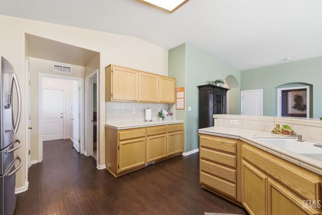 8203 Premier Avenue, Bakersfield, CA 93313