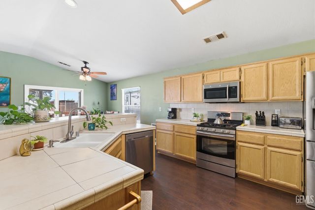 8203 Premier Avenue, Bakersfield, CA 93313