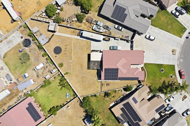 8203 Premier Avenue, Bakersfield, CA 93313